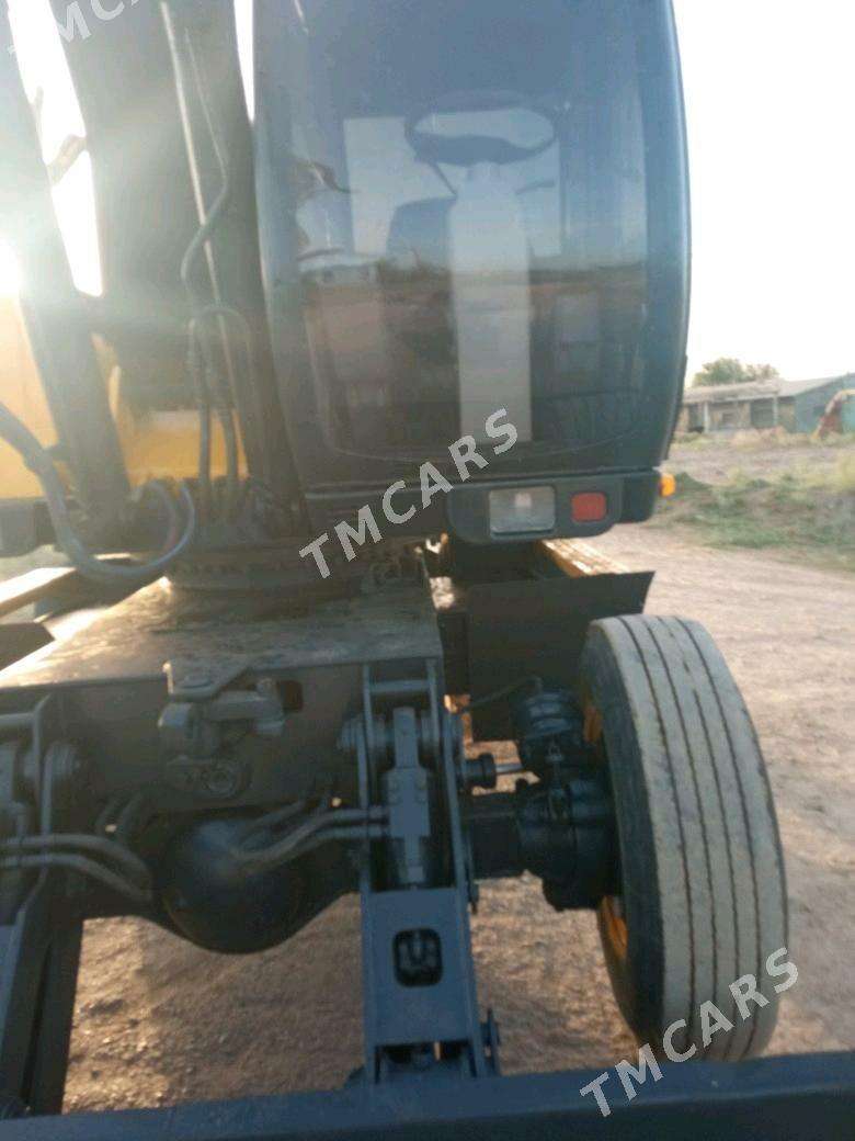 Caterpillar Excavator 2003 - 400 000 TMT - Гарабекевюл - img 3