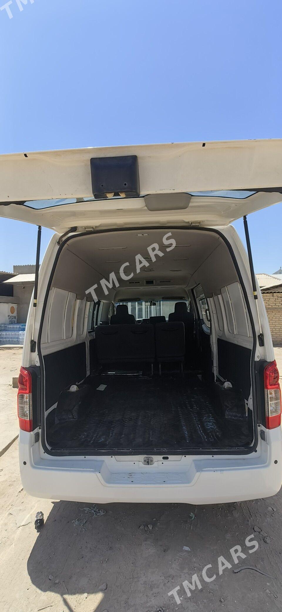 Toyota Hiace 2016 - 320 000 TMT - Мары - img 3