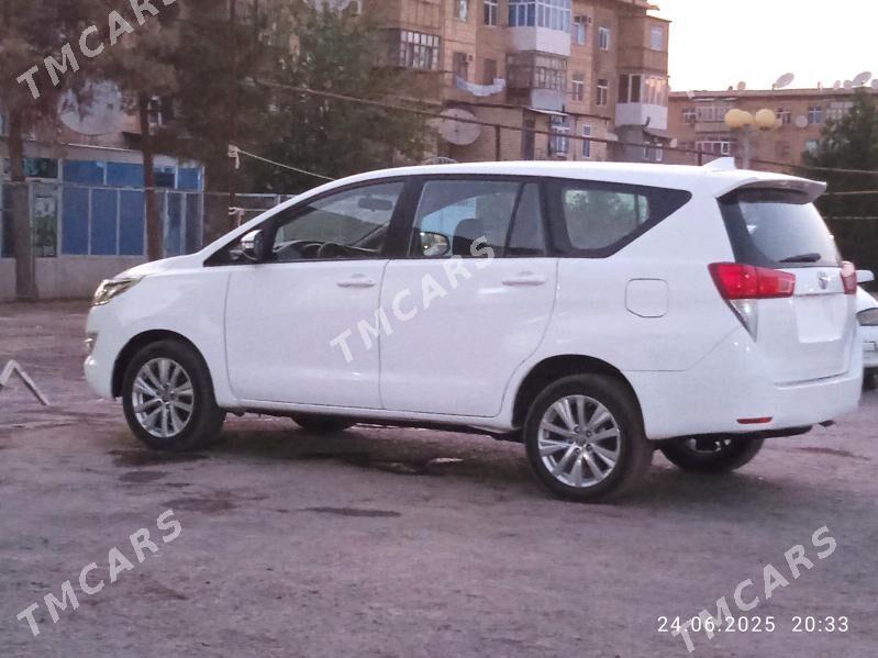 Toyota Innova 2022 - 250 000 TMT - Мары - img 3