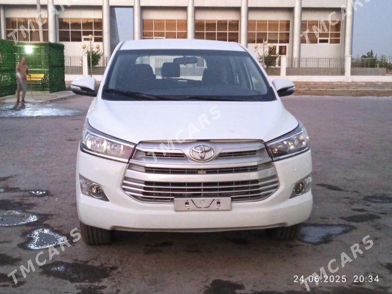 Toyota Innova 2022 - 250 000 TMT - Мары - img 2