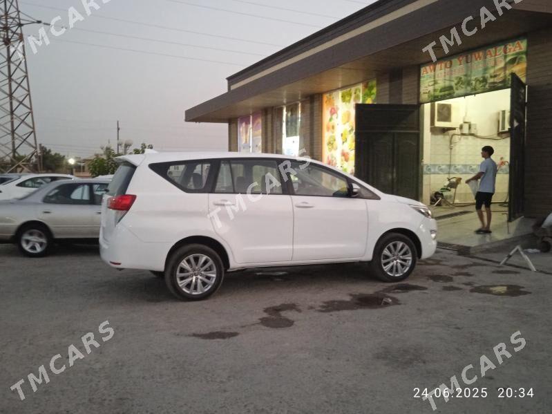 Toyota Innova 2022 - 250 000 TMT - Мары - img 5