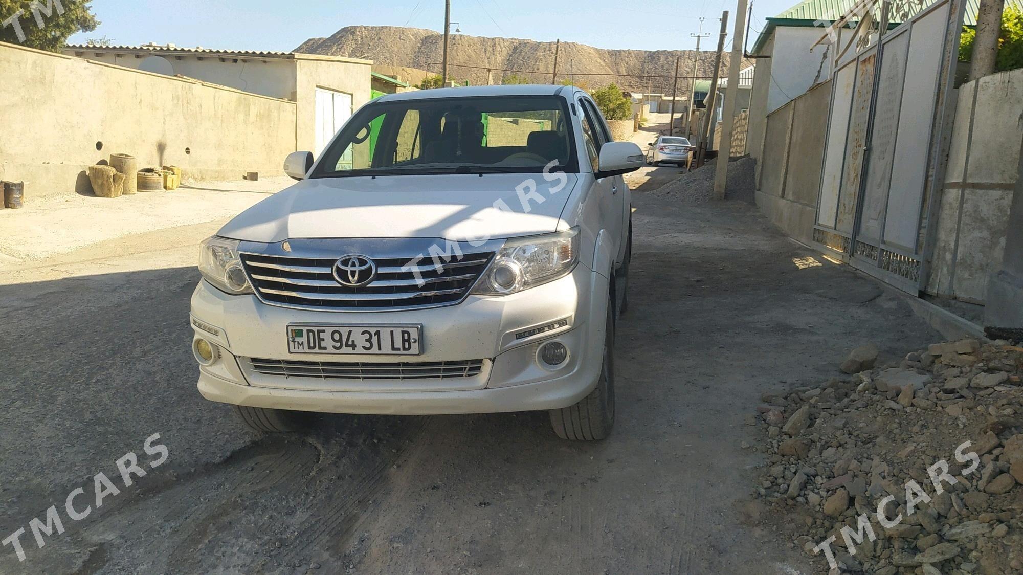 Toyota Fortuner 2014 - 390 000 TMT - Туркменабат - img 3