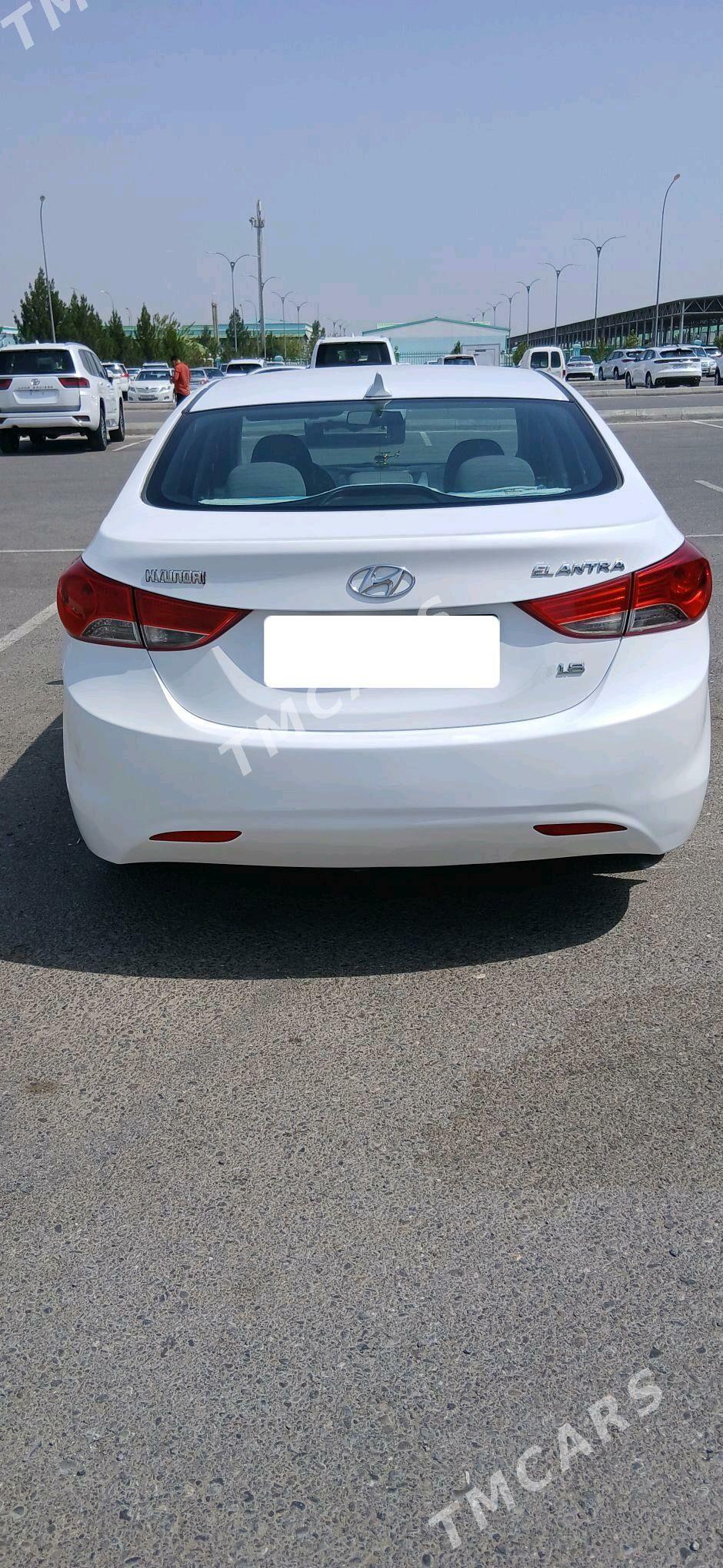 Hyundai Elantra 2011 - 150 000 TMT - Кипджак - img 4
