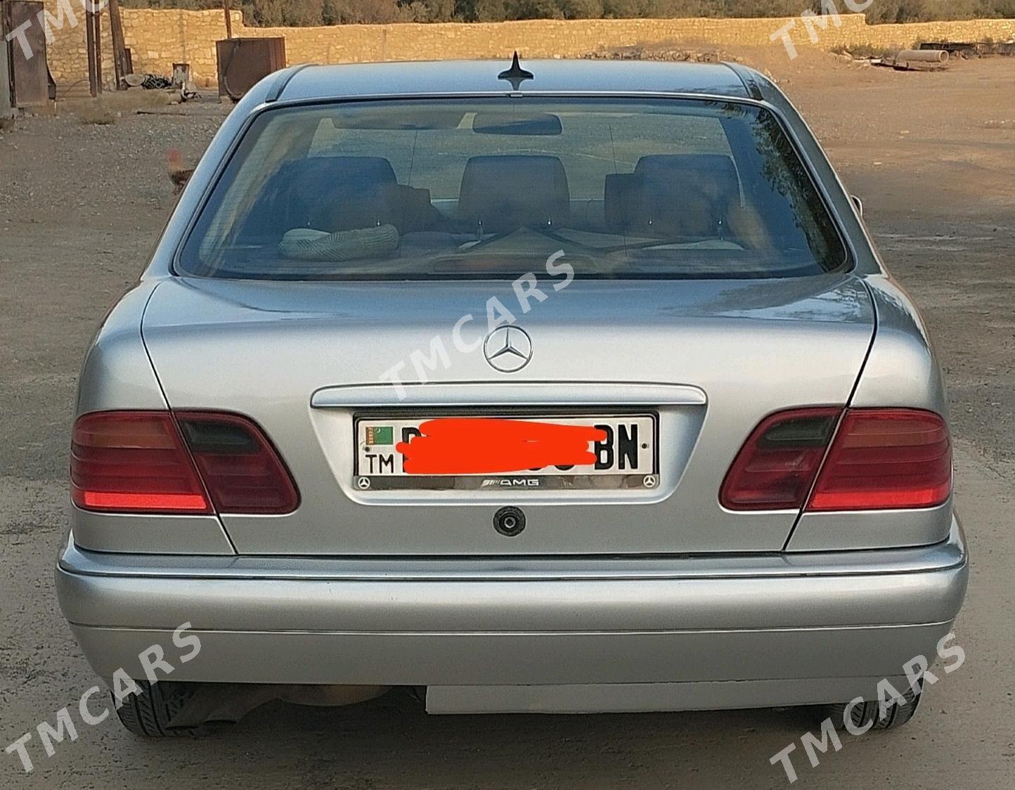 Mercedes-Benz E320 1998 - 85 000 TMT - Gyzylarbat - img 4