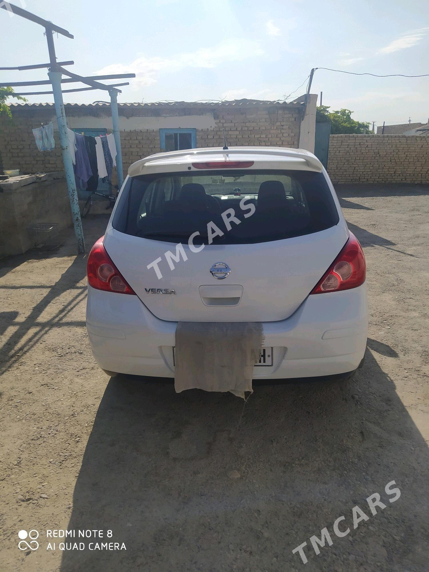 Nissan Versa 2010 - 118 000 TMT - Кака - img 2