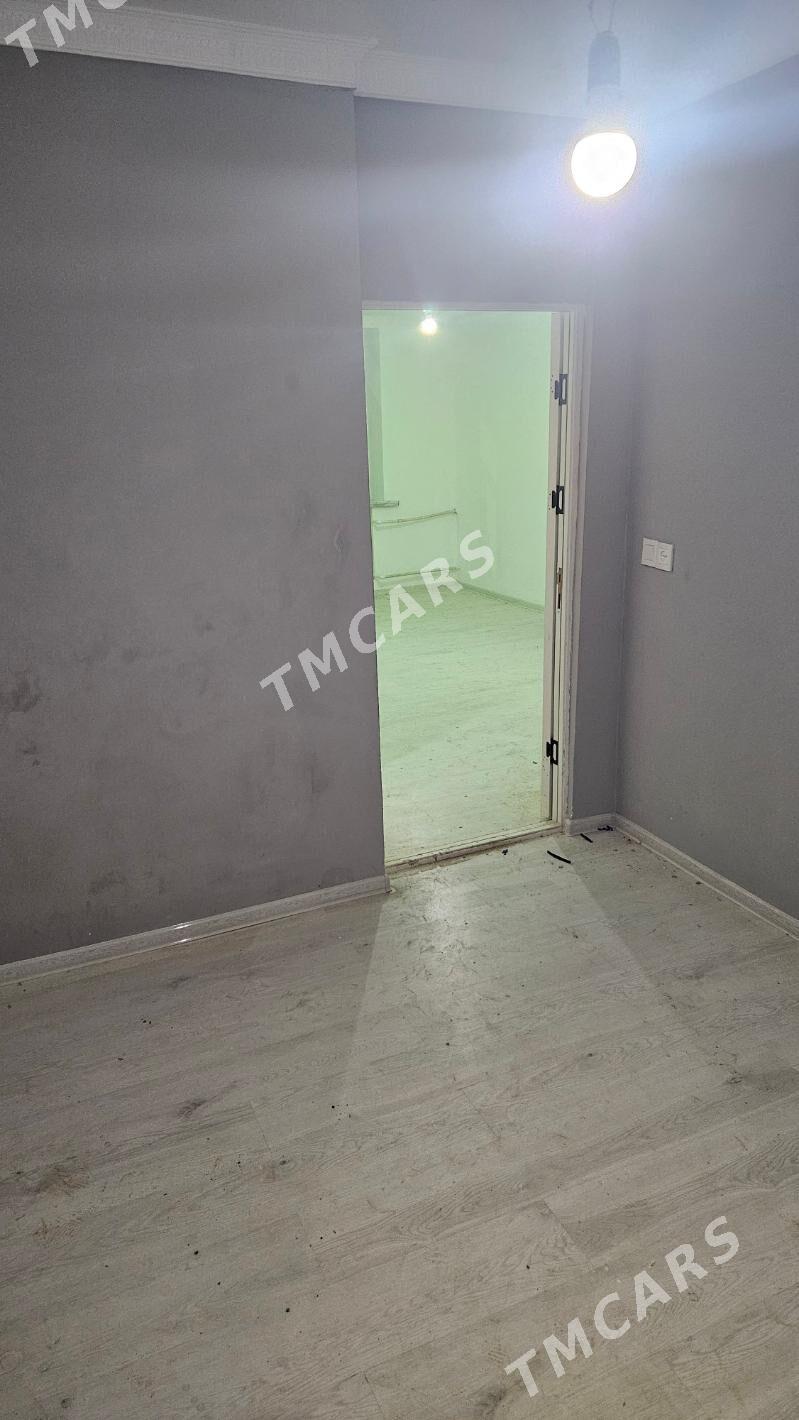 продаю 4ком 1этаж - Türkmenabat - img 7