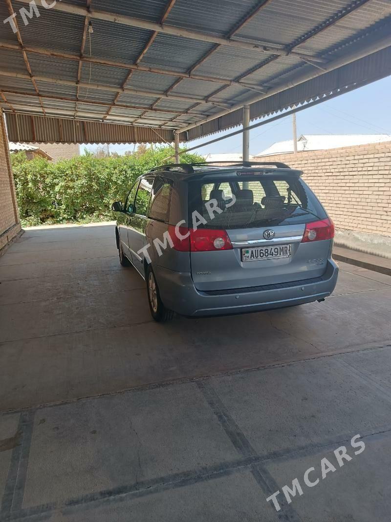 Toyota Sienna 2006 - 240 000 TMT - Сакарчага - img 3