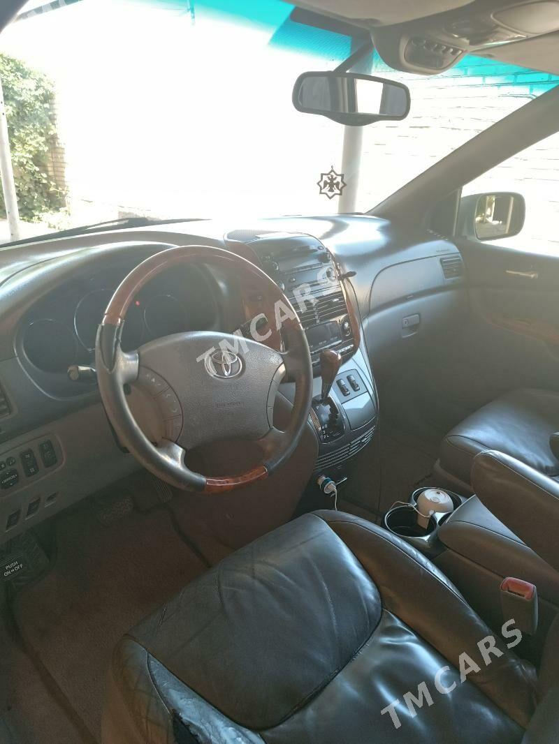 Toyota Sienna 2006 - 240 000 TMT - Сакарчага - img 8