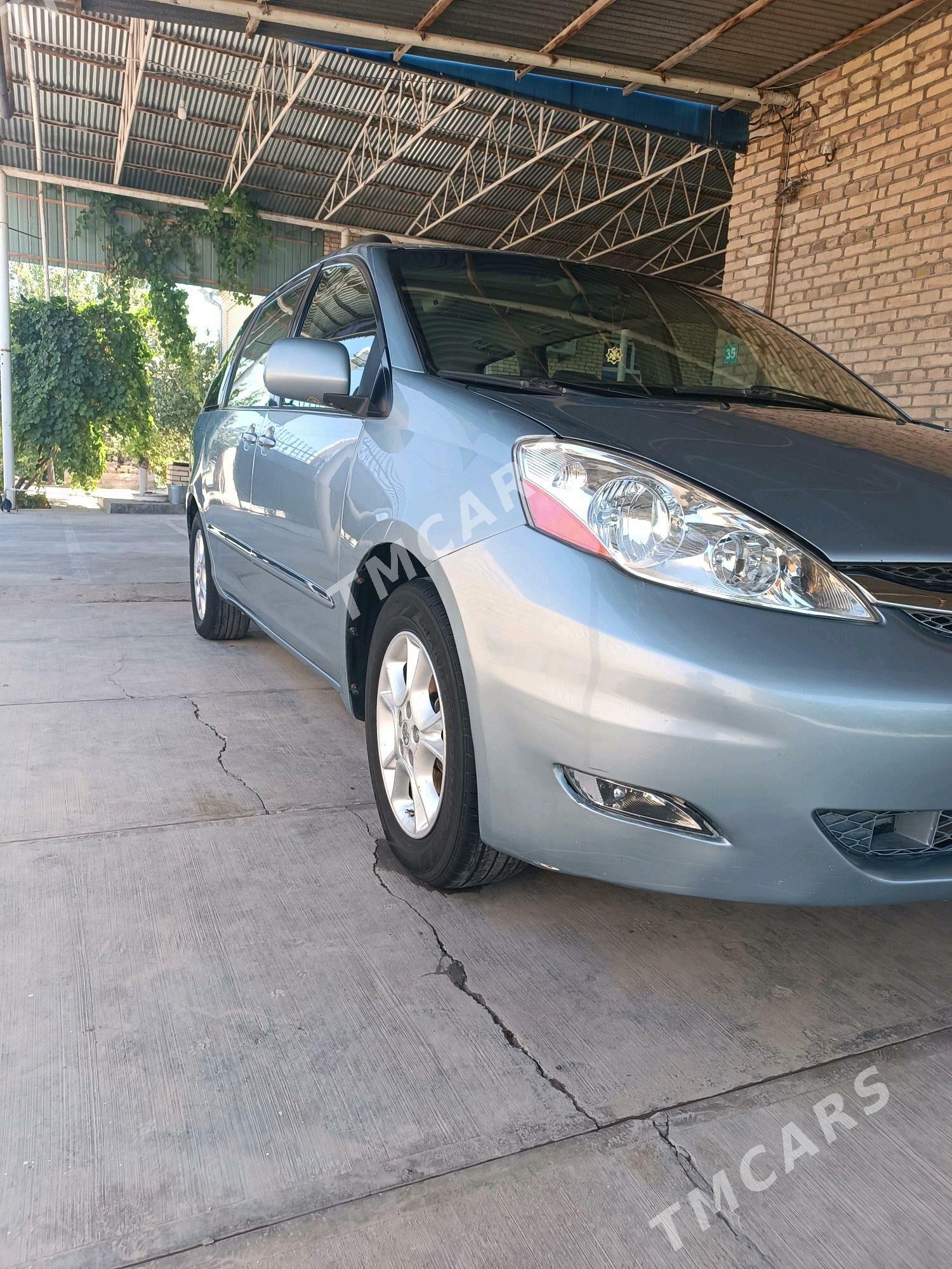 Toyota Sienna 2006 - 240 000 TMT - Сакарчага - img 9