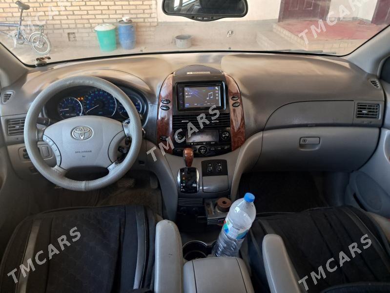 Toyota Sienna 2004 - 250 000 TMT - Halaç - img 6
