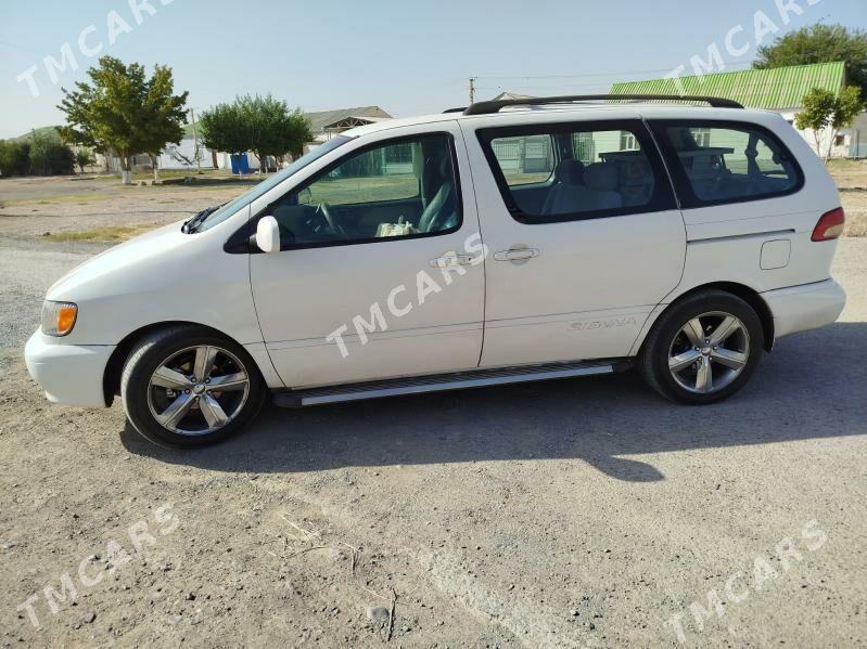 Toyota Sienna 2002 - 155 000 TMT - Кëши - img 5
