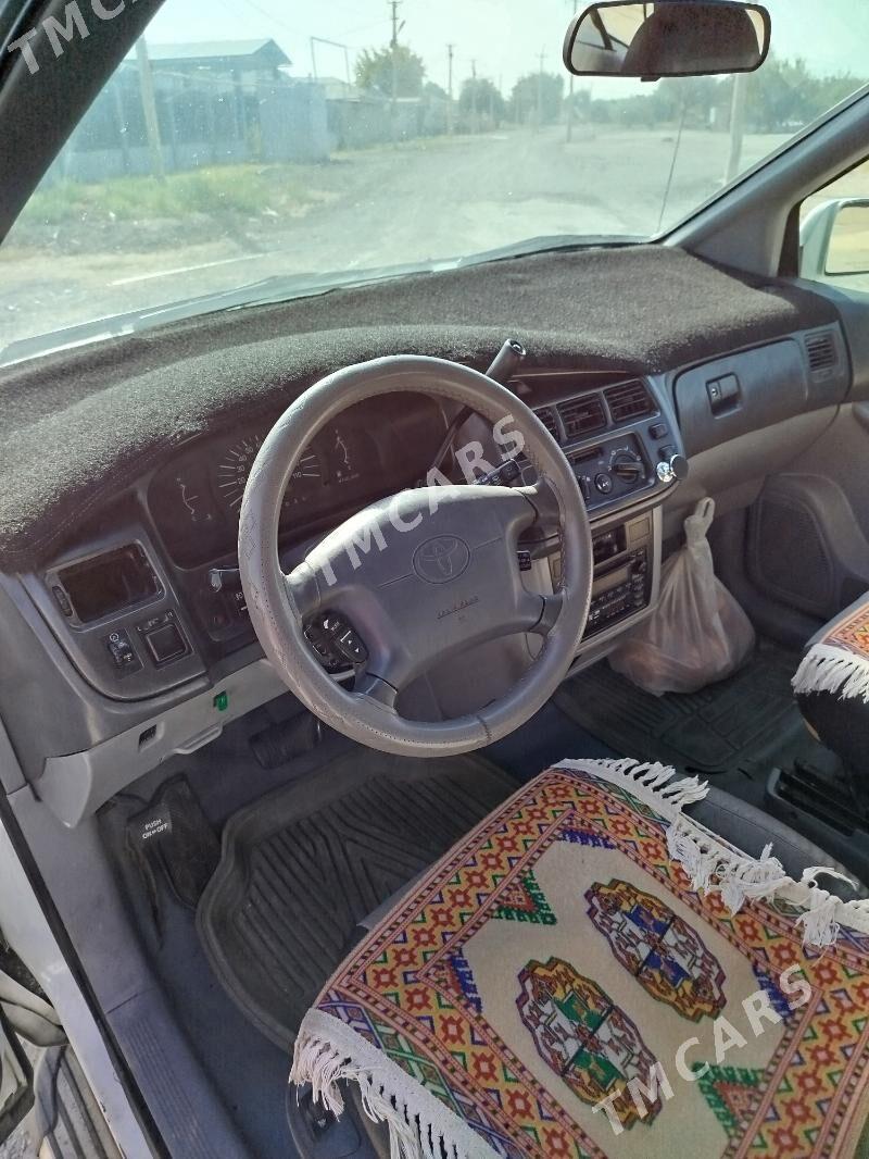 Toyota Sienna 2002 - 155 000 TMT - Кëши - img 2