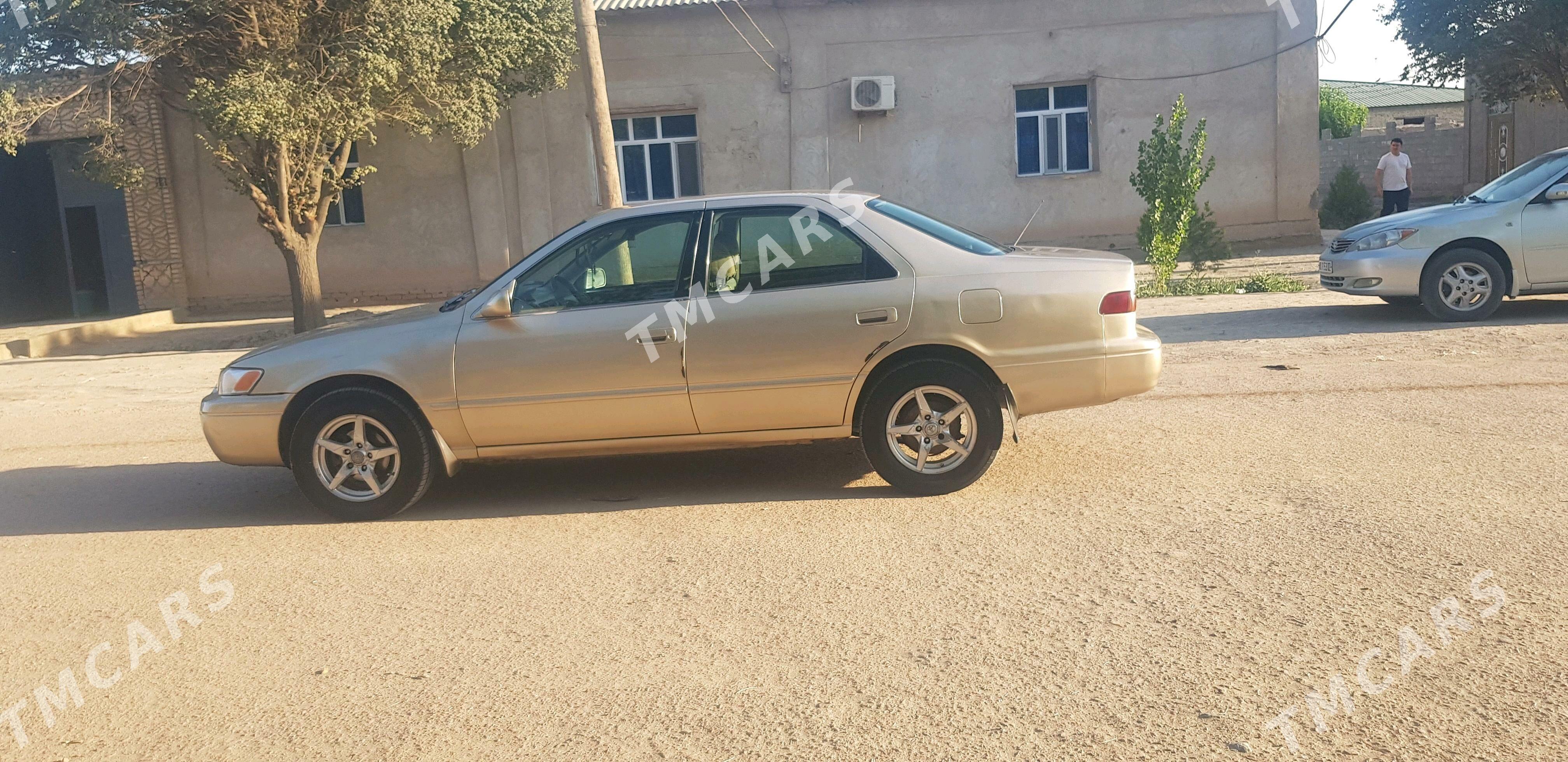 Toyota Camry 1999 - 116 000 TMT - Акдепе - img 4