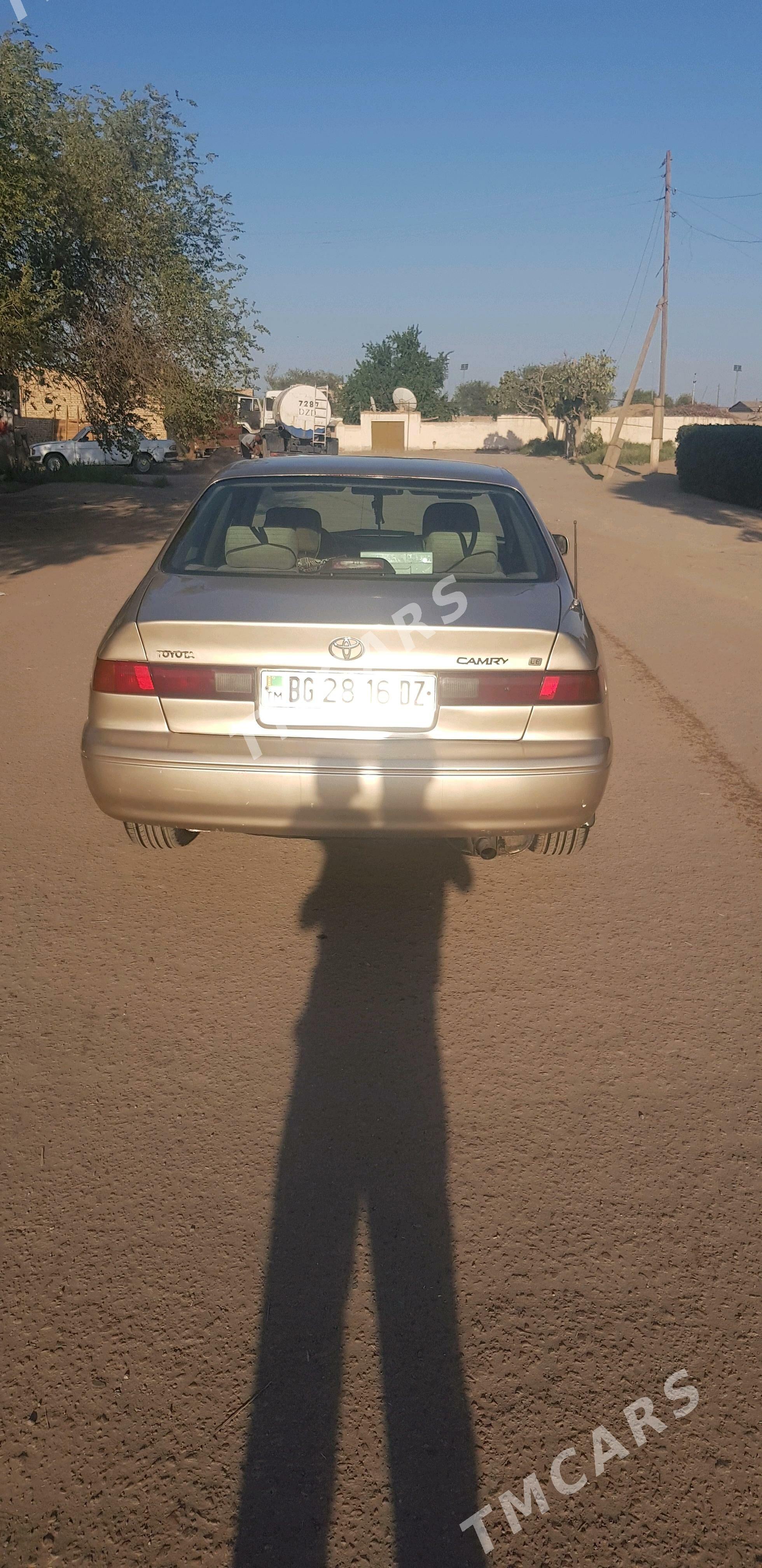 Toyota Camry 1999 - 116 000 TMT - Акдепе - img 3