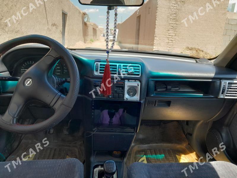 Opel Vectra 1993 - 33 000 TMT - Гурбансолтан Едже - img 2