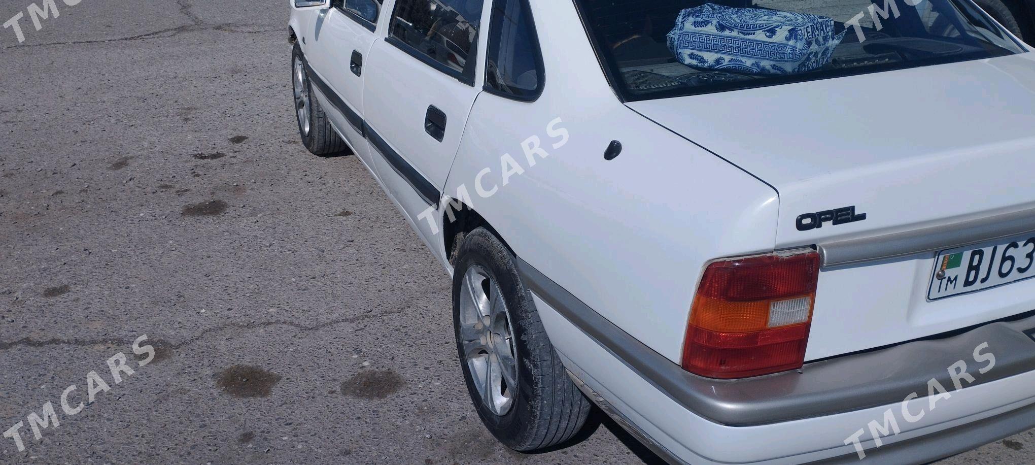 Opel Vectra 1993 - 33 000 TMT - Kaka - img 3