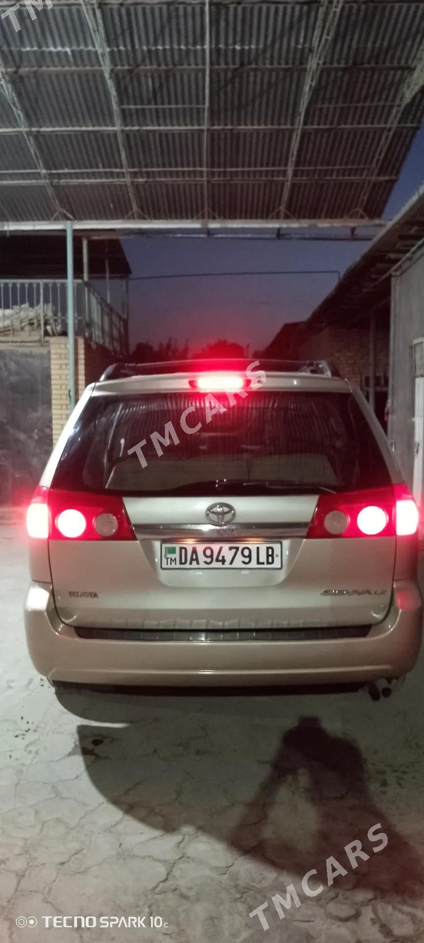 Toyota Sienna 2008 - 220 000 TMT - Туркменабат - img 4