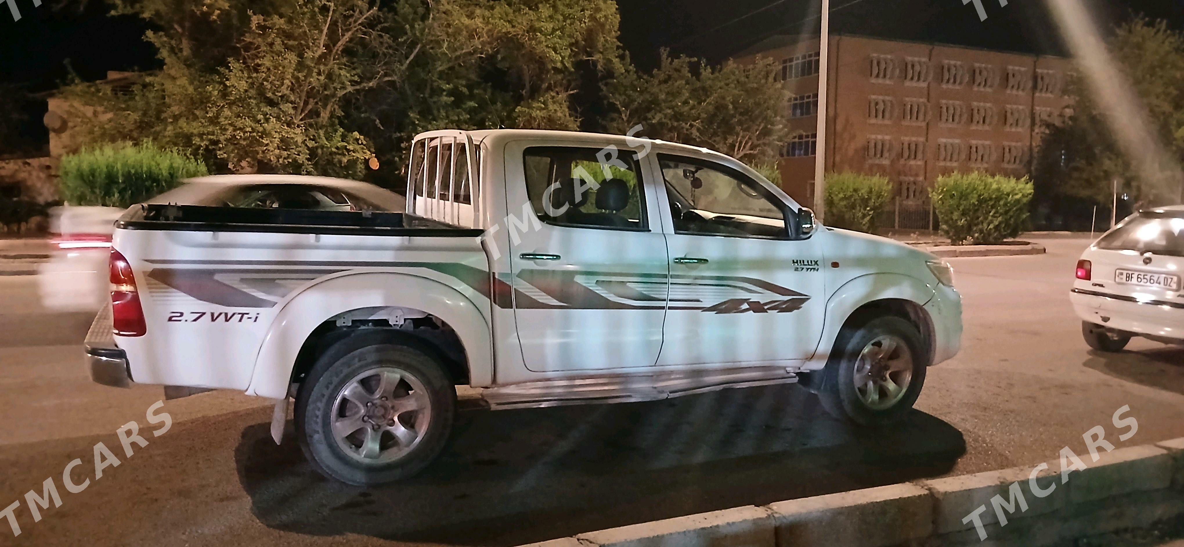 Toyota Hilux 2011 - 300 000 TMT - Daşoguz - img 4