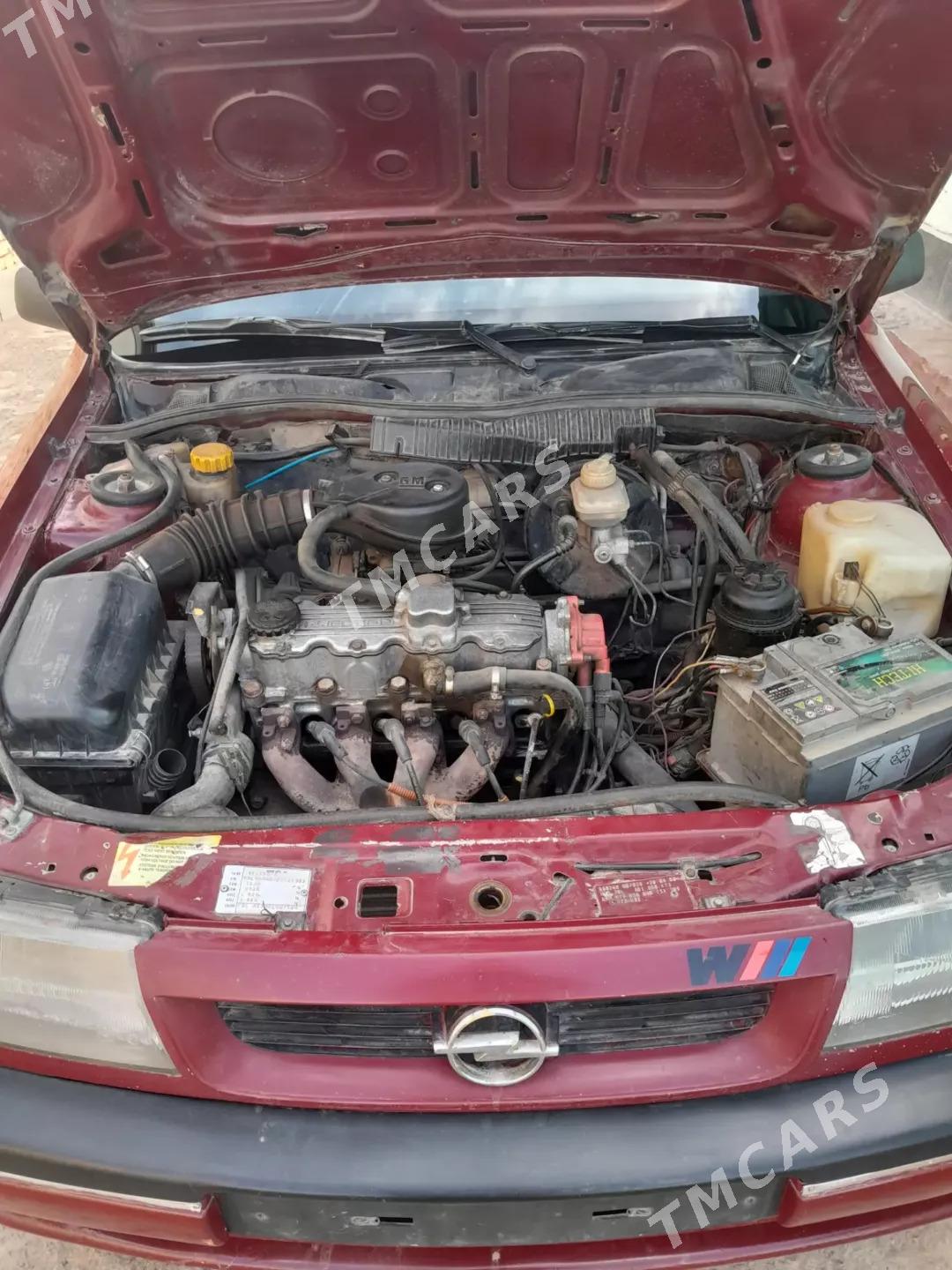 Opel Vectra 1993 - 40 000 TMT - Губадаг - img 5