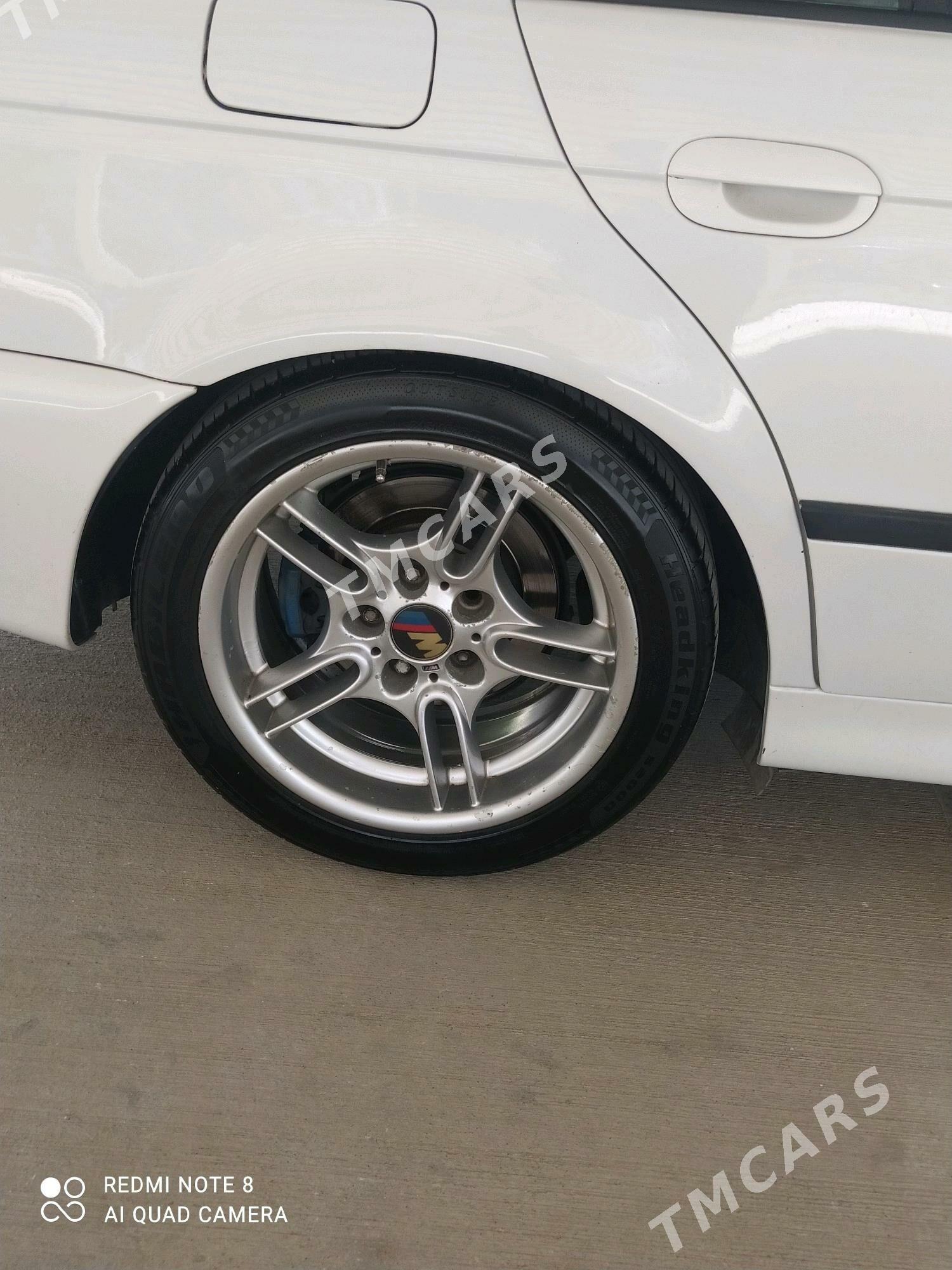 BMW E39 2002 - 130 000 TMT - Кëши - img 5