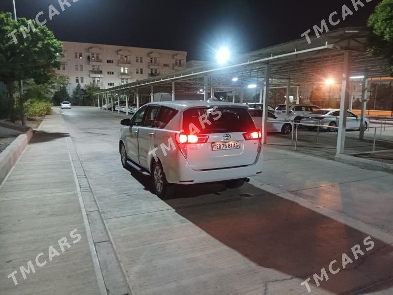 Toyota Innova 2019 - 270 000 TMT - Ашхабад - img 2