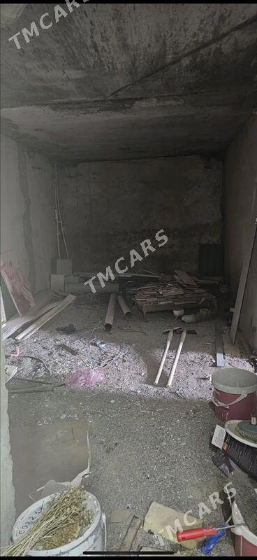 Satlyk polupodwal eyesinden - Aşgabat - img 2