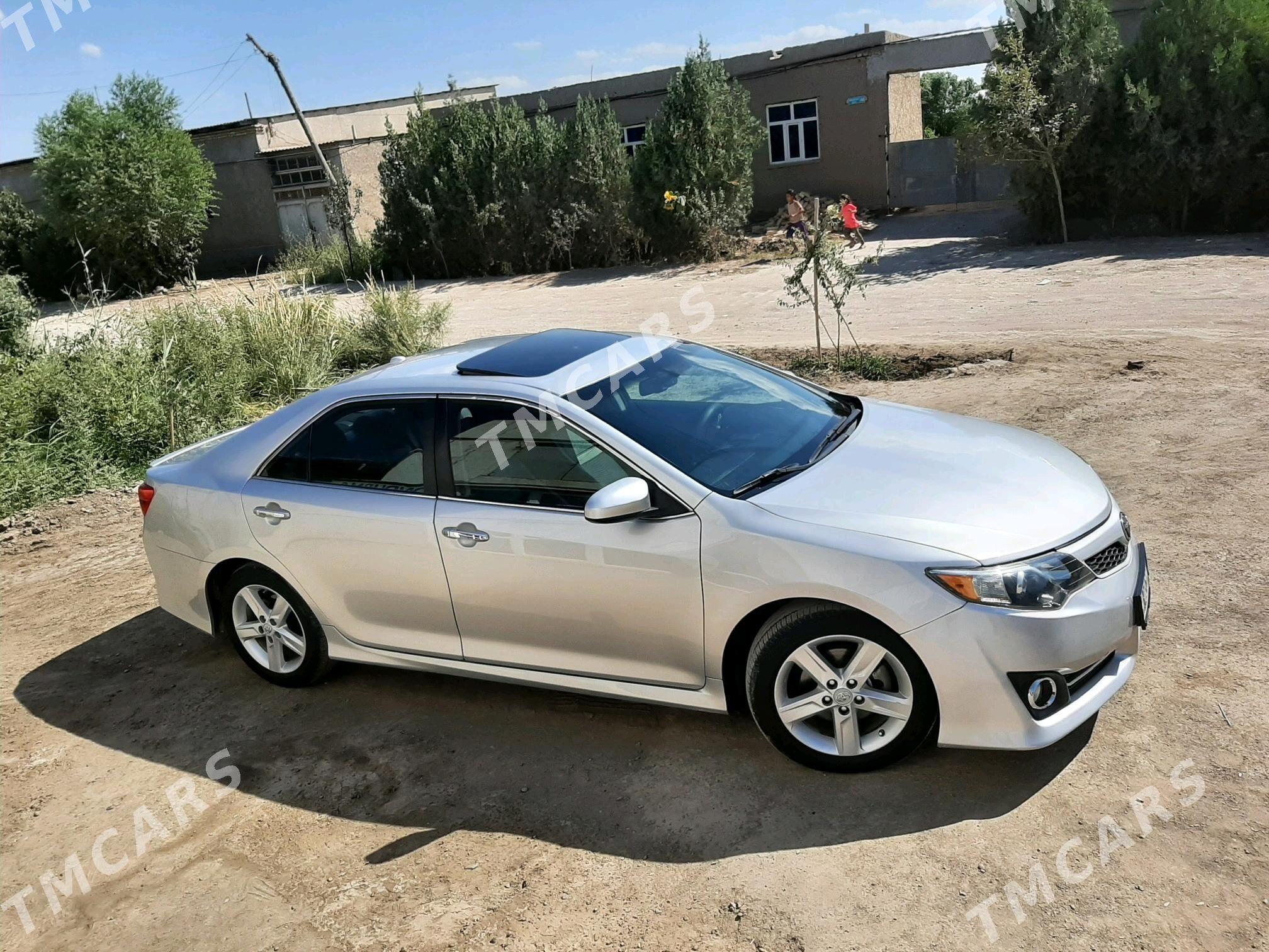 Toyota Camry 2012 - 230 000 TMT - Дашогуз - img 3