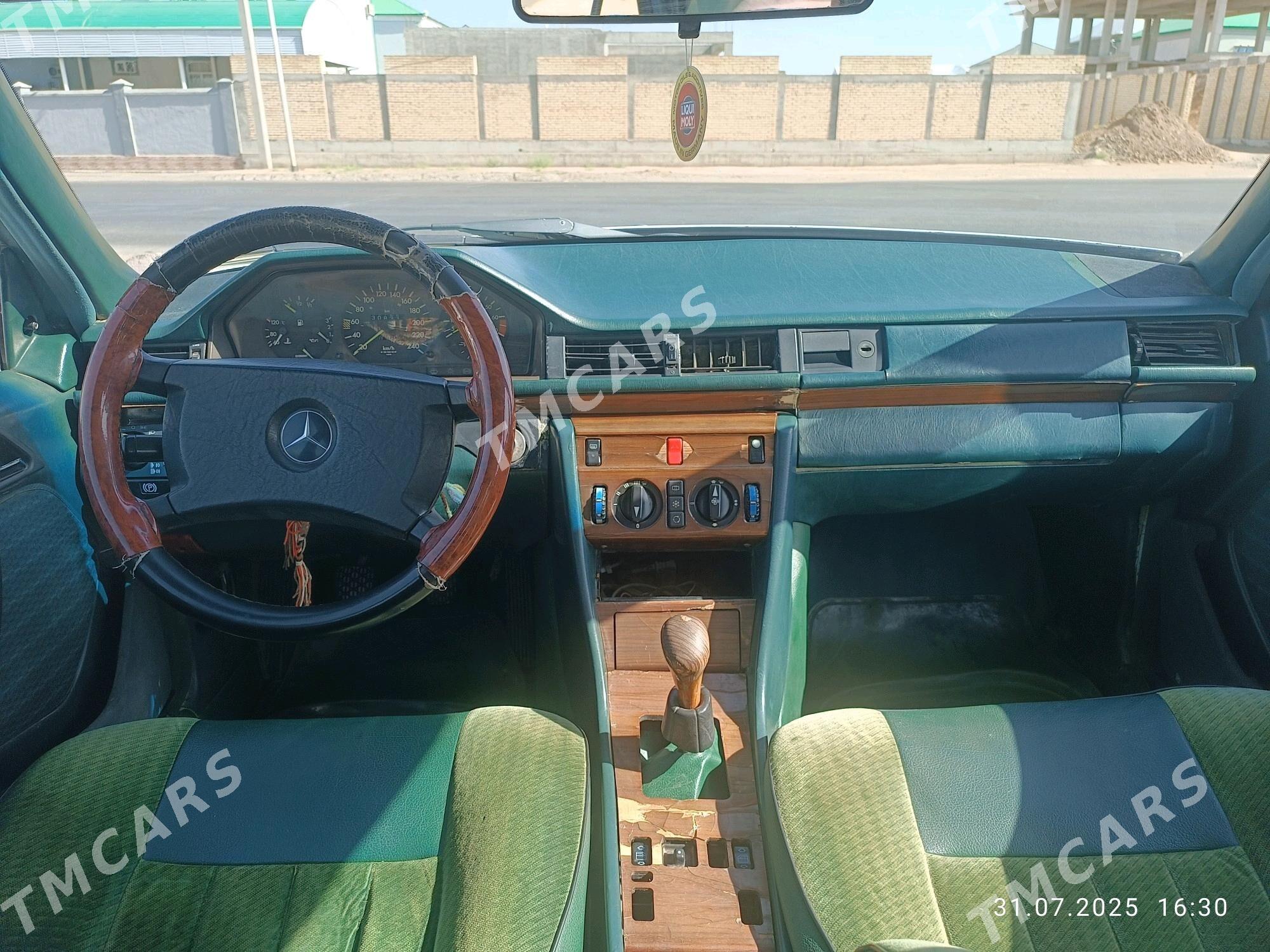 Mercedes-Benz E280 1990 - 35 000 TMT - Мары - img 2