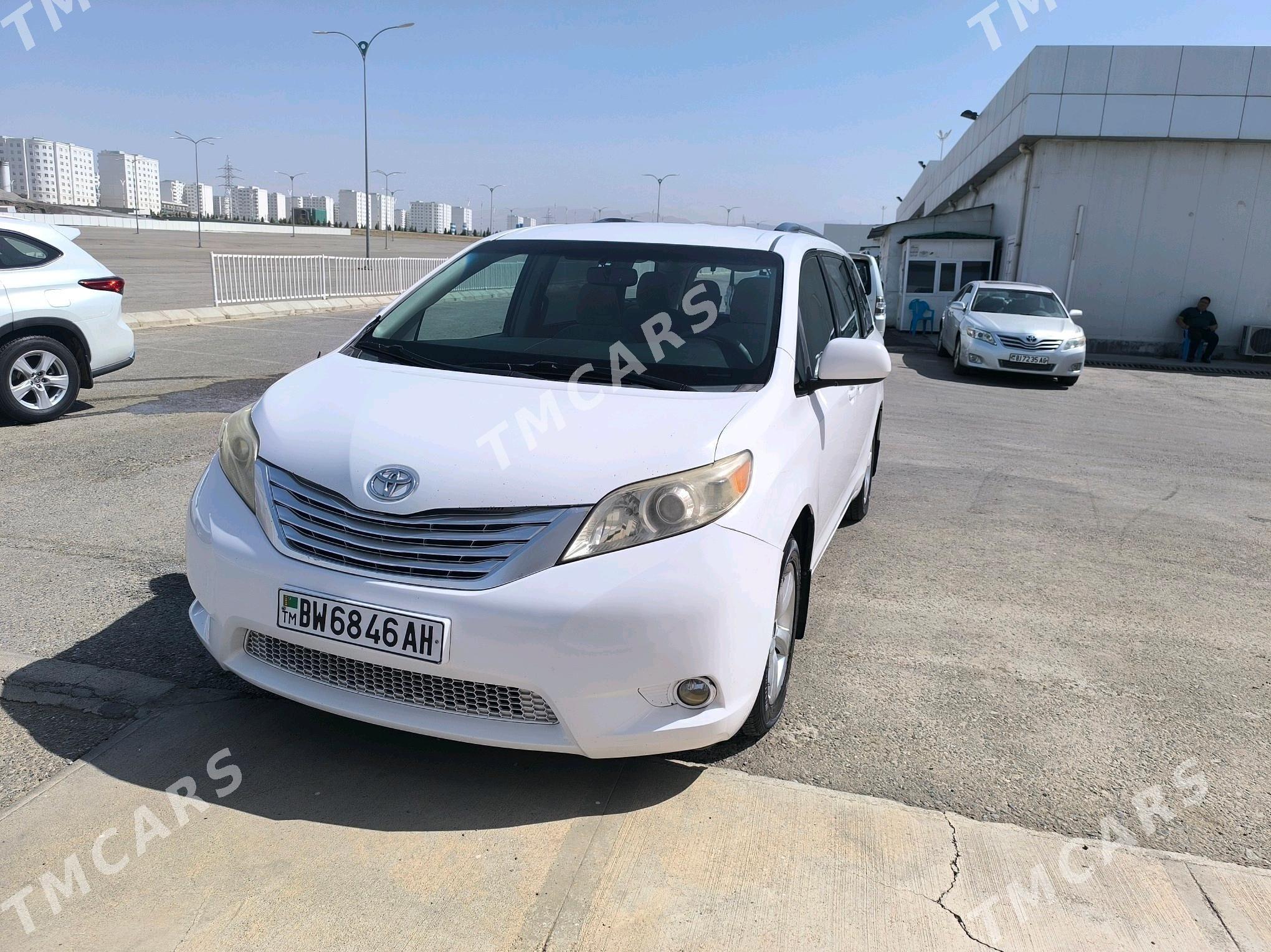 Toyota Sienna 2010 - 265 000 TMT - Aşgabat - img 4