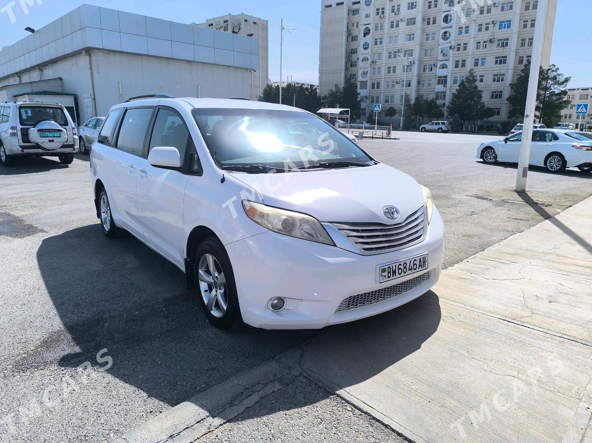 Toyota Sienna 2010 - 265 000 TMT - Aşgabat - img 3