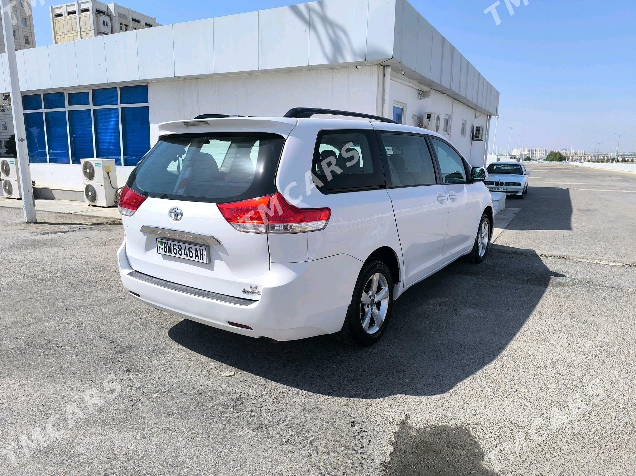 Toyota Sienna 2010 - 265 000 TMT - Aşgabat - img 2
