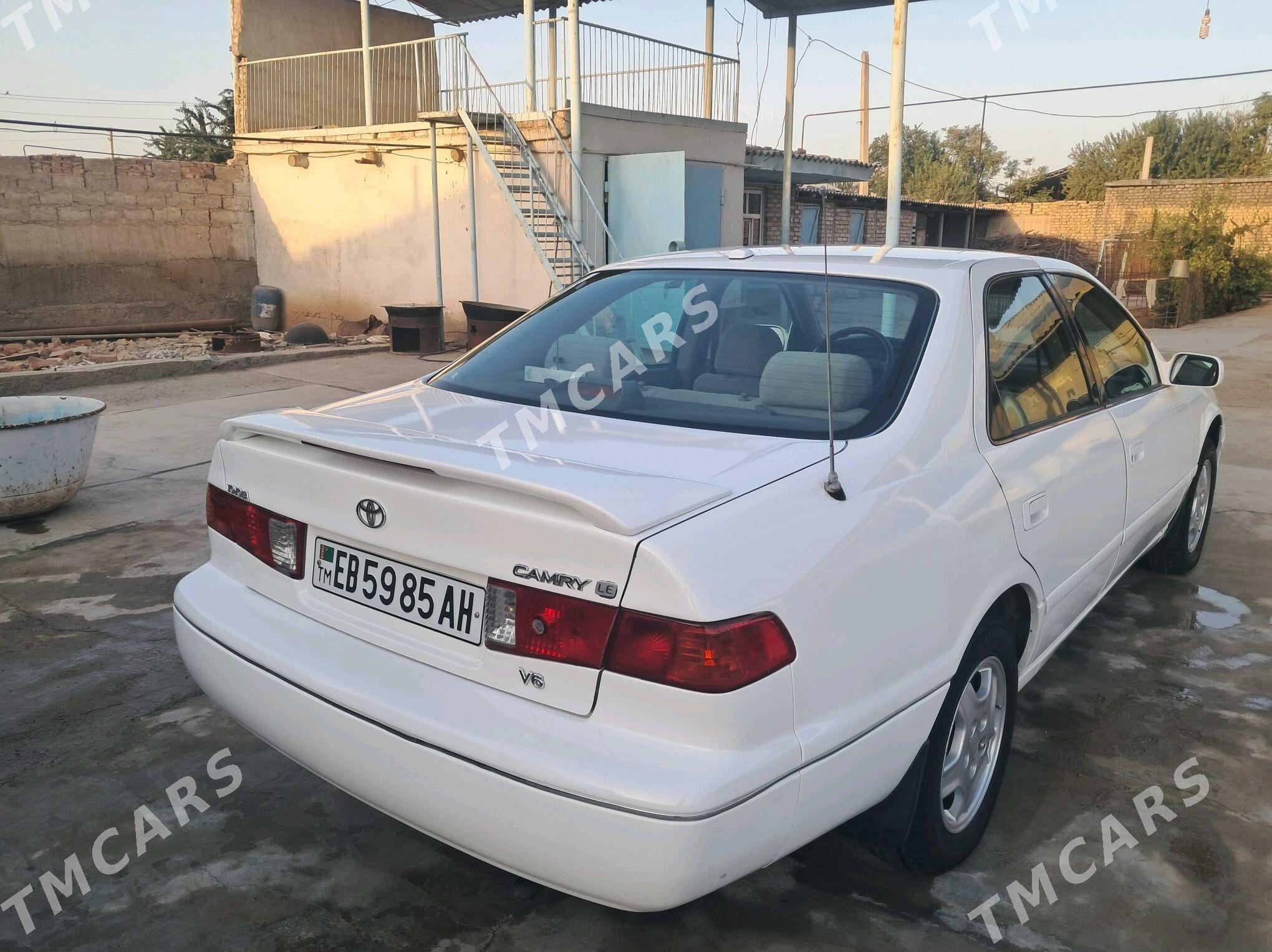 Toyota Camry 2000 - 128 000 TMT - Теджен - img 4