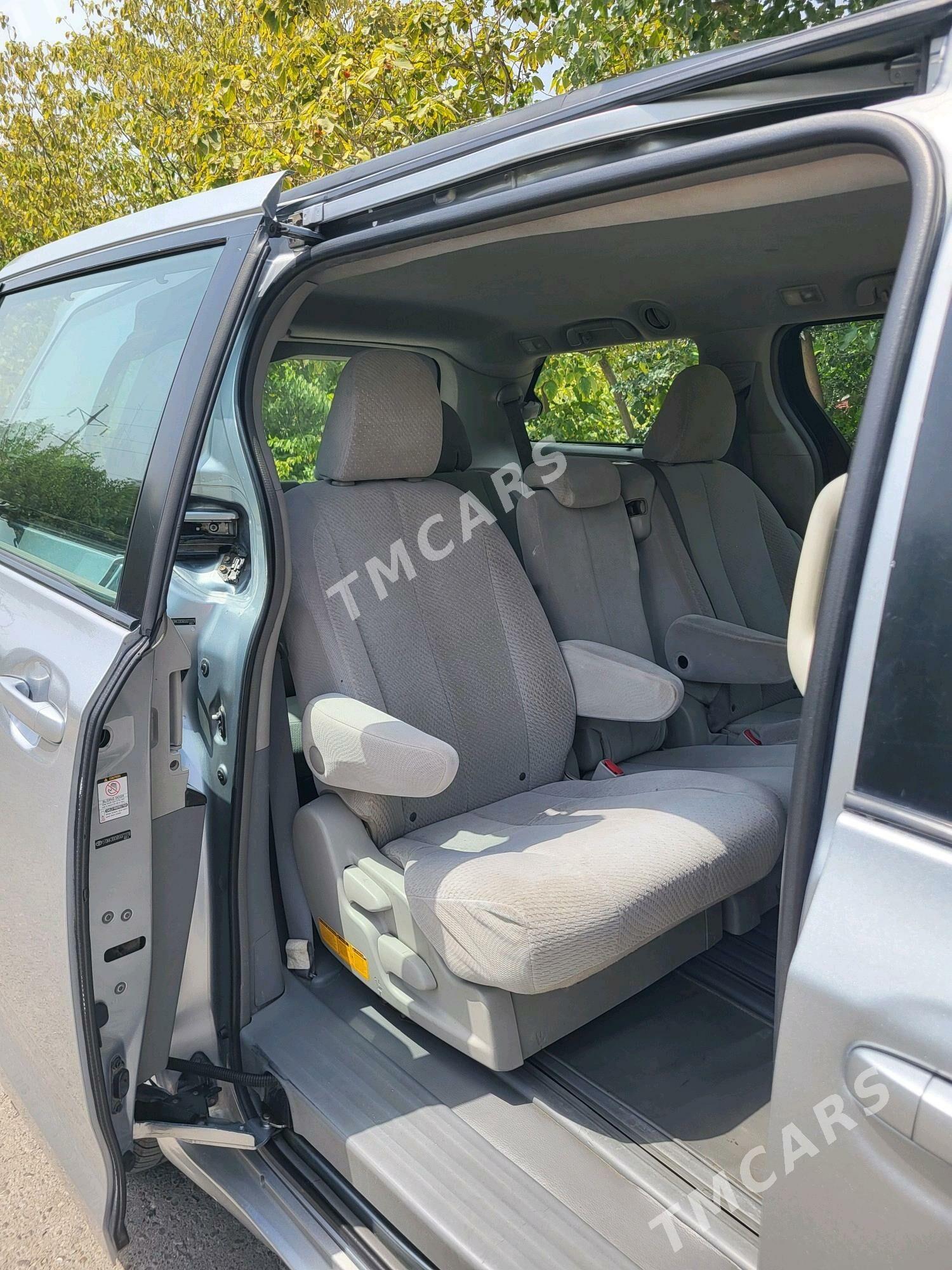 Toyota Sienna 2011 - 280 000 TMT - Ашхабад - img 8