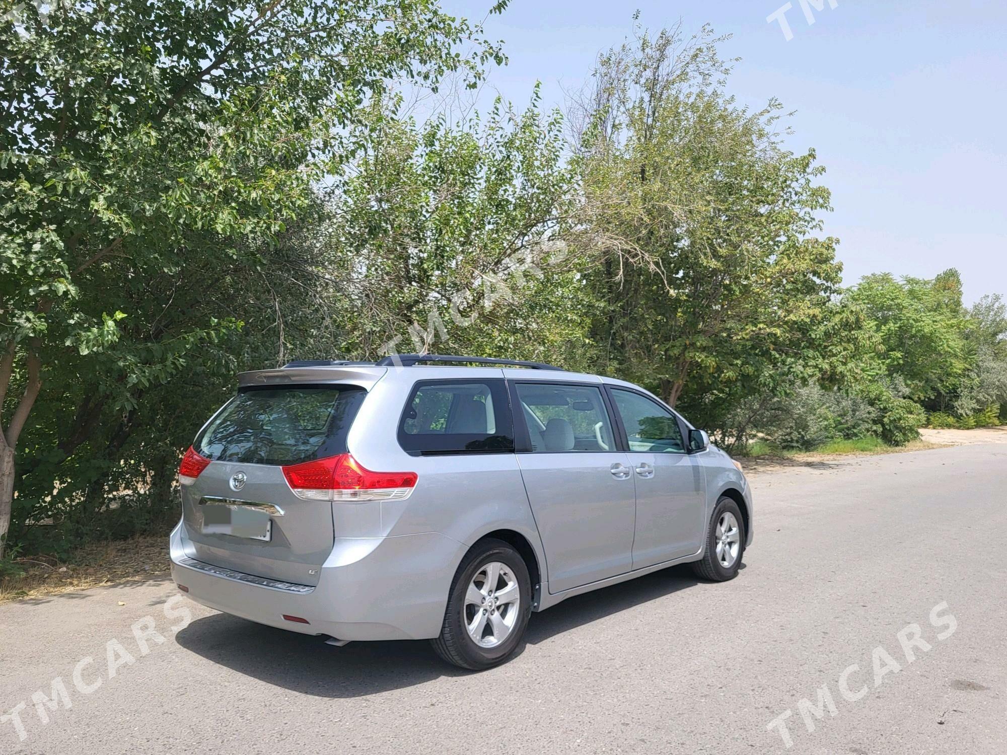Toyota Sienna 2011 - 280 000 TMT - Ашхабад - img 4