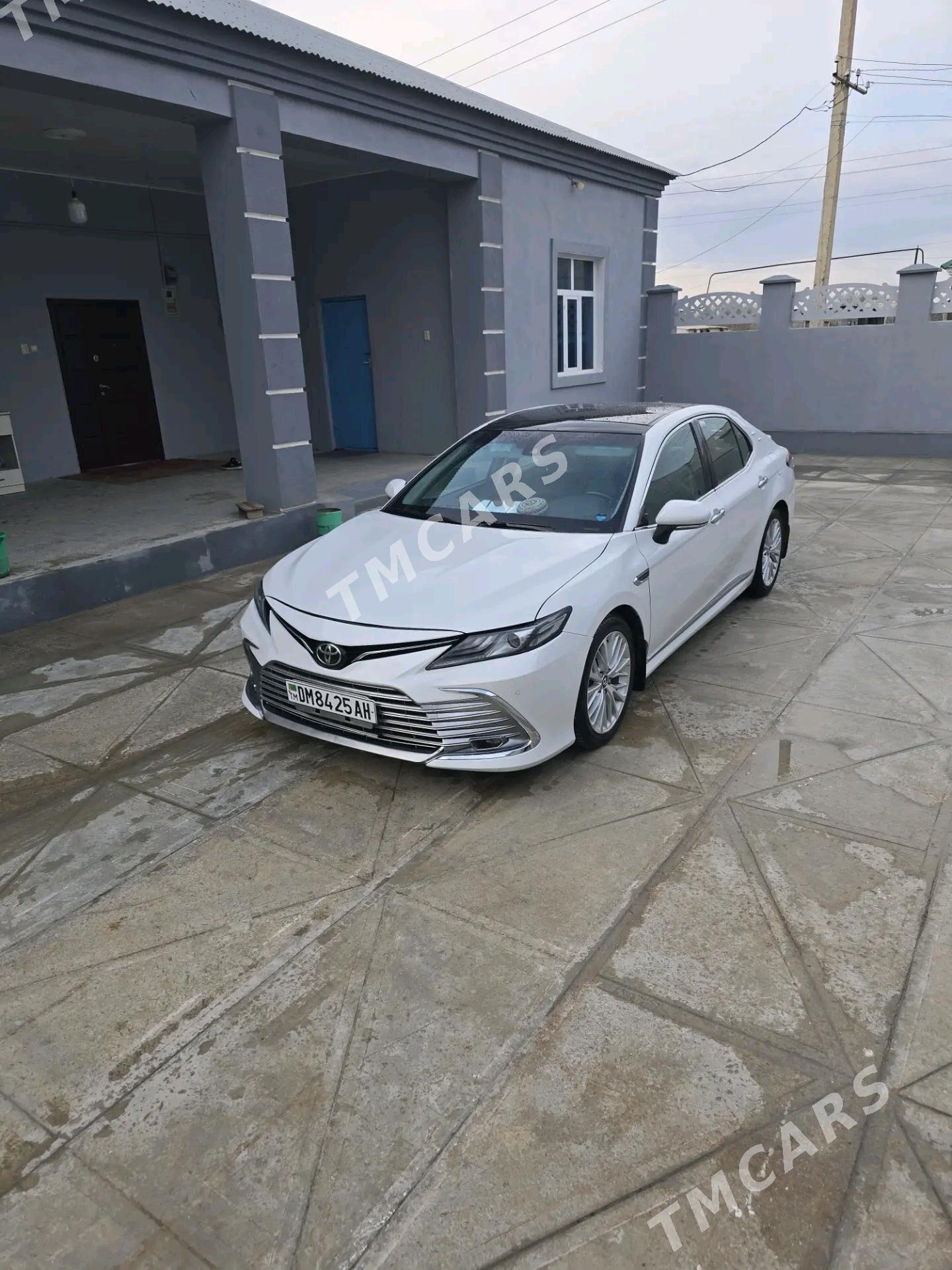 Toyota Camry 2018 - 290 000 TMT - Ашхабад - img 4
