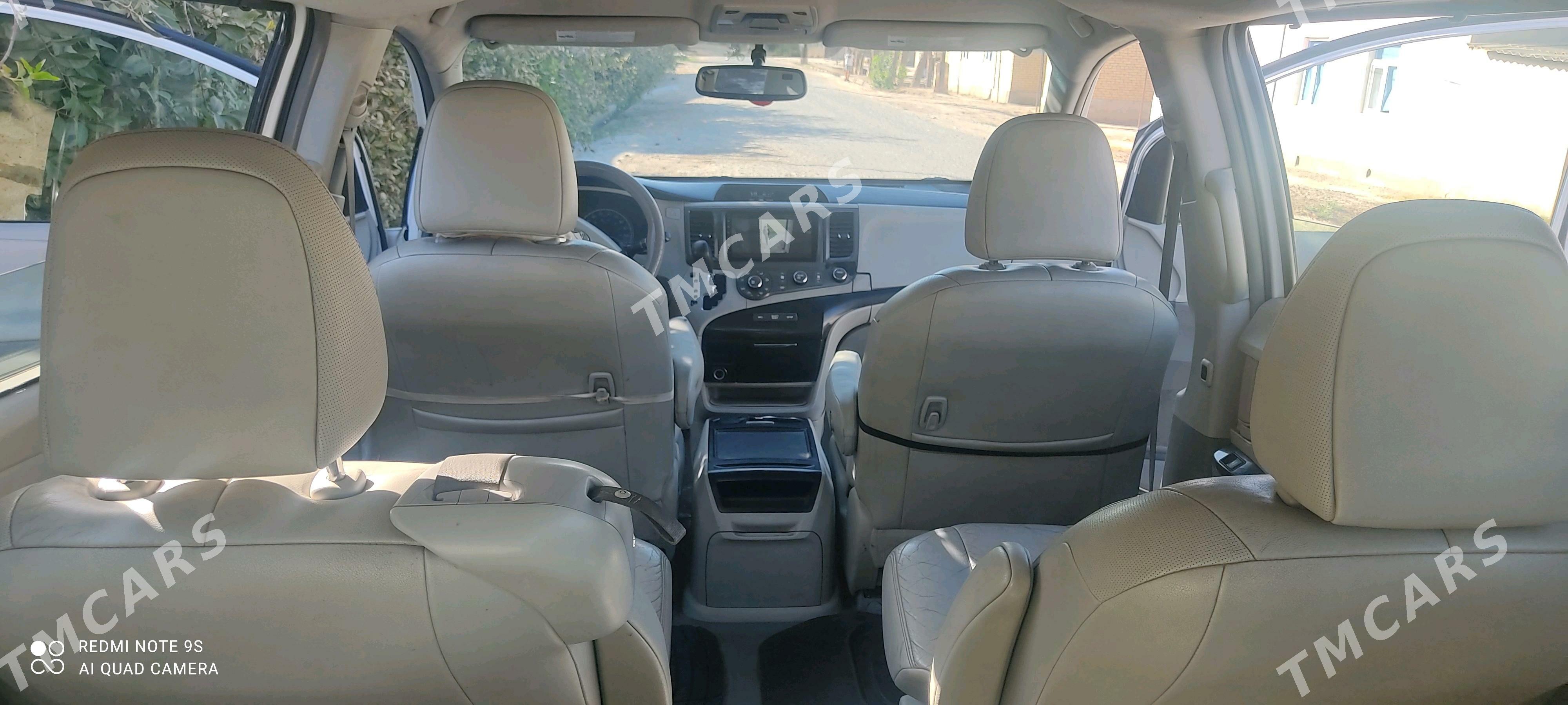 Toyota Sienna 2012 - 300 000 TMT - Türkmenabat - img 2