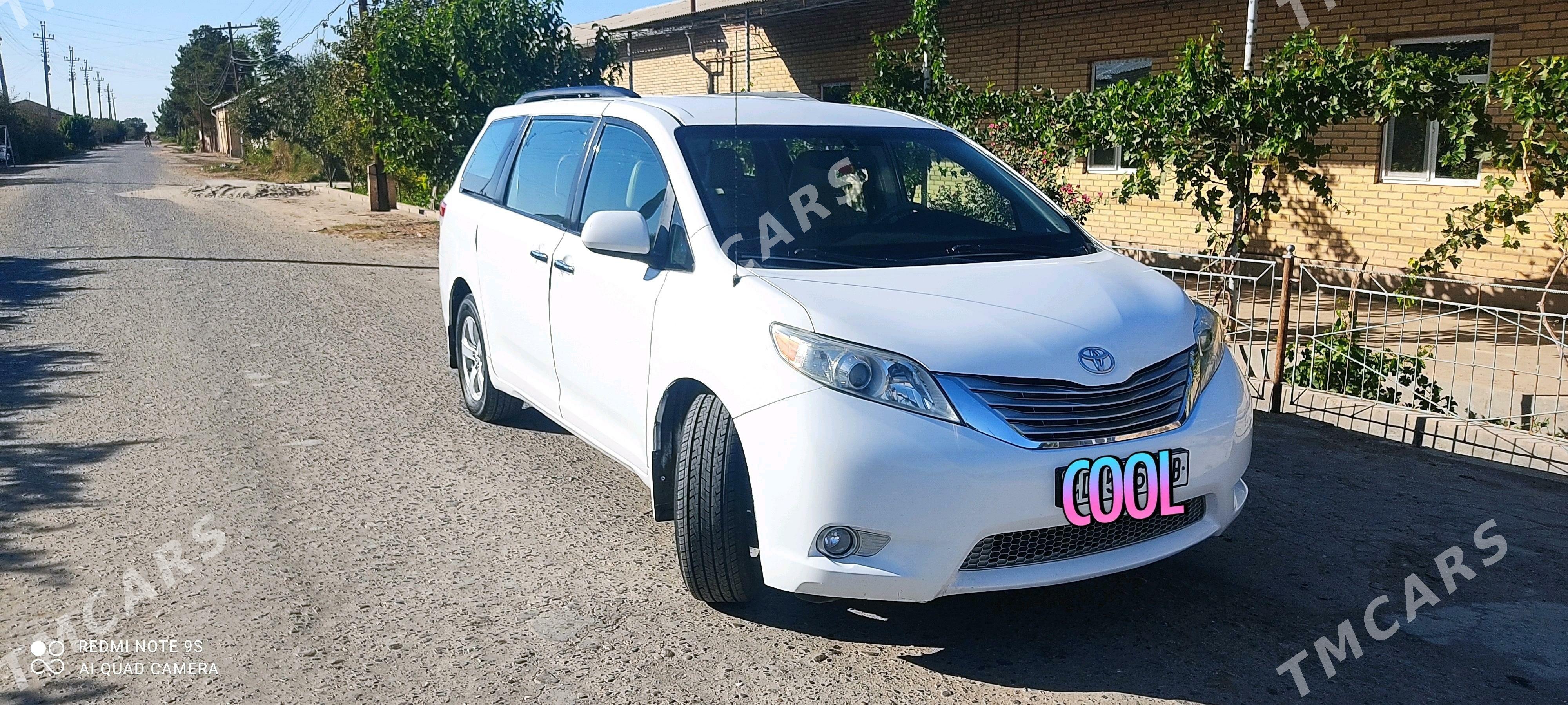 Toyota Sienna 2012 - 300 000 TMT - Türkmenabat - img 3