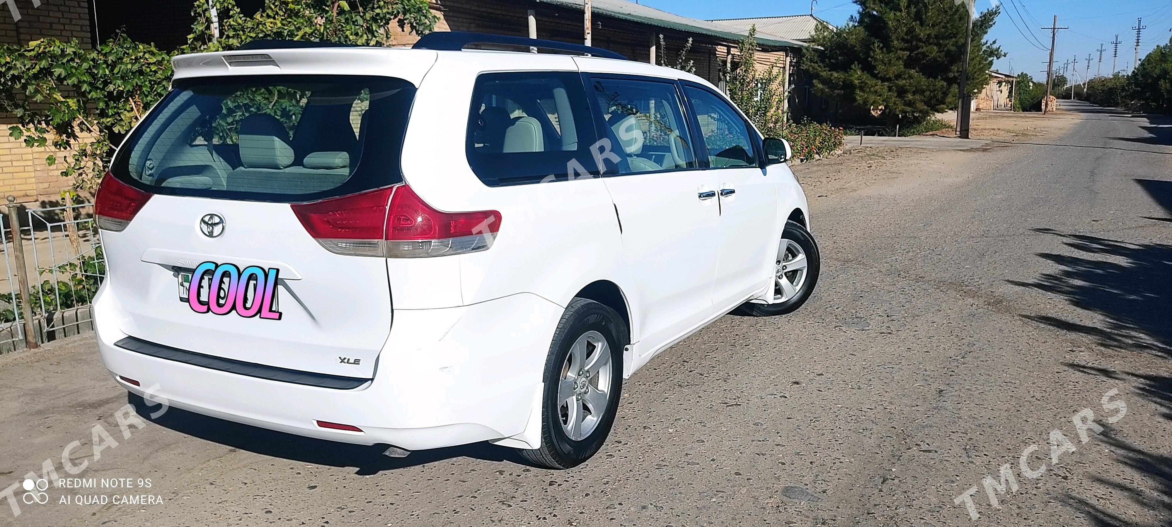 Toyota Sienna 2012 - 300 000 TMT - Türkmenabat - img 5