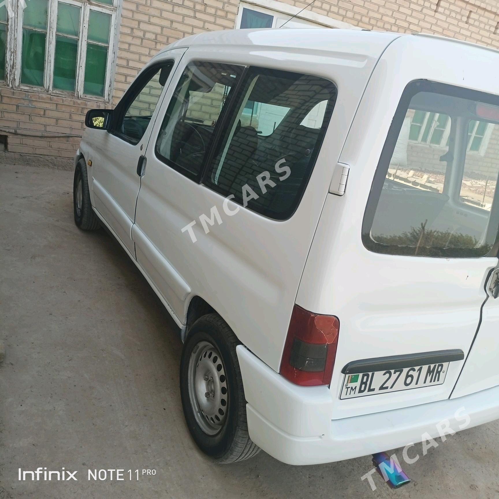 Toyota Carina 1998 - 35 000 TMT - Baýramaly - img 2