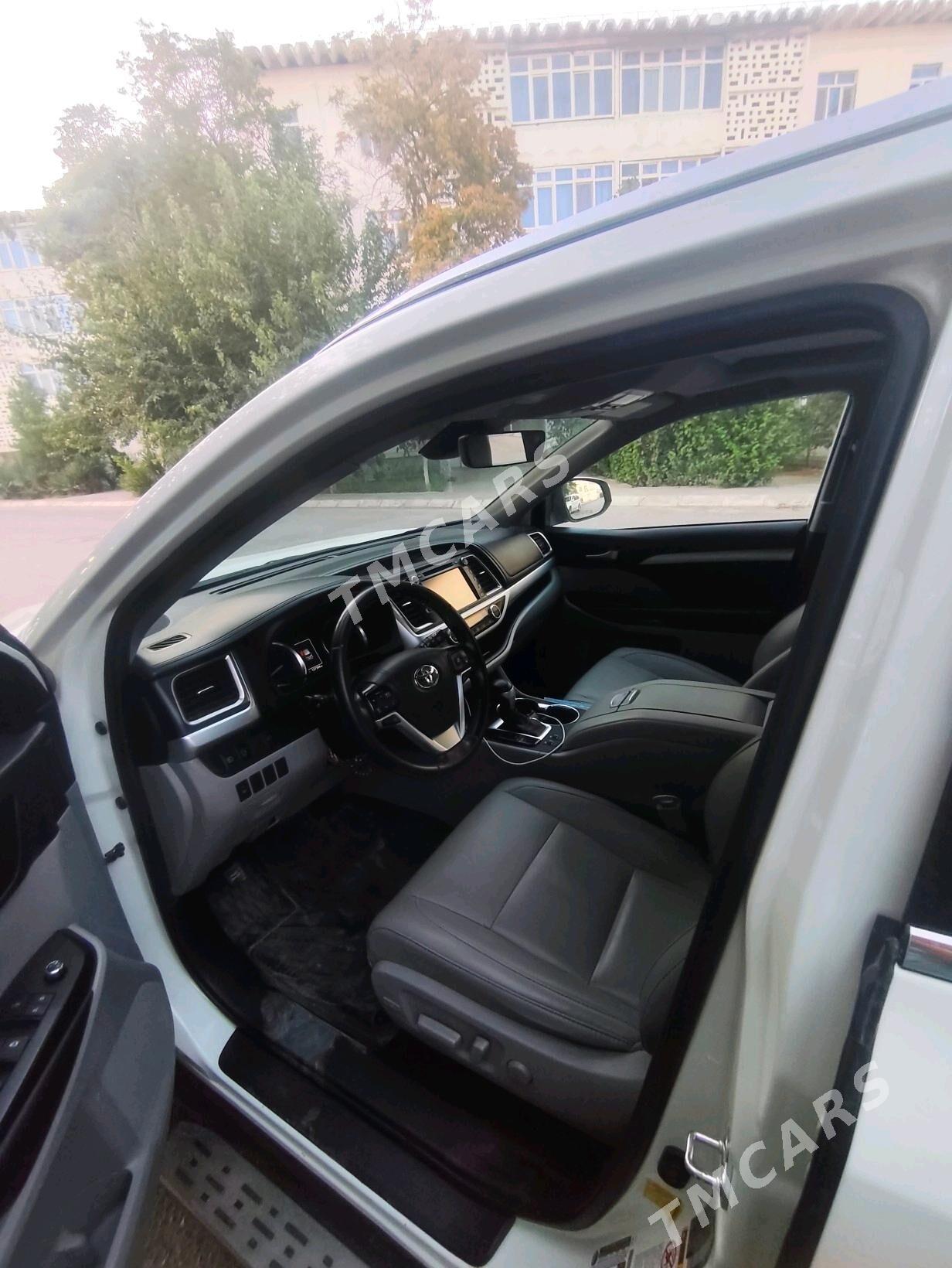 Toyota Highlander 2019 - 450 000 TMT - Анев - img 2