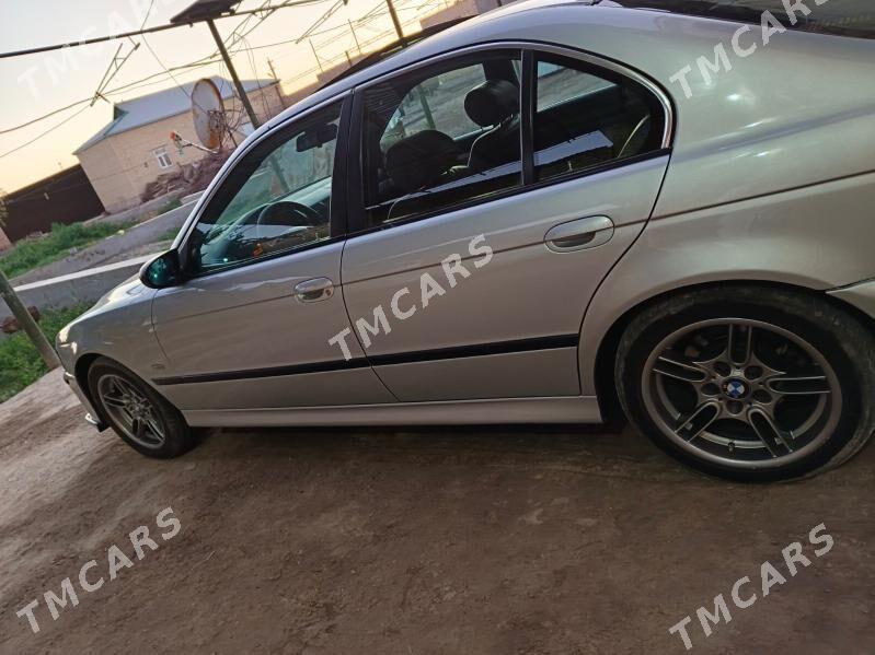 BMW E39 2002 - 200 000 TMT - Сакар - img 4