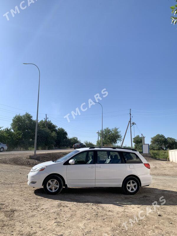 Toyota Sienna 2006 - 170 000 TMT - Кёнеургенч - img 10