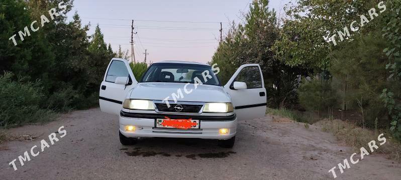 Opel Vectra 1993 - 35 000 TMT - Фарап - img 4