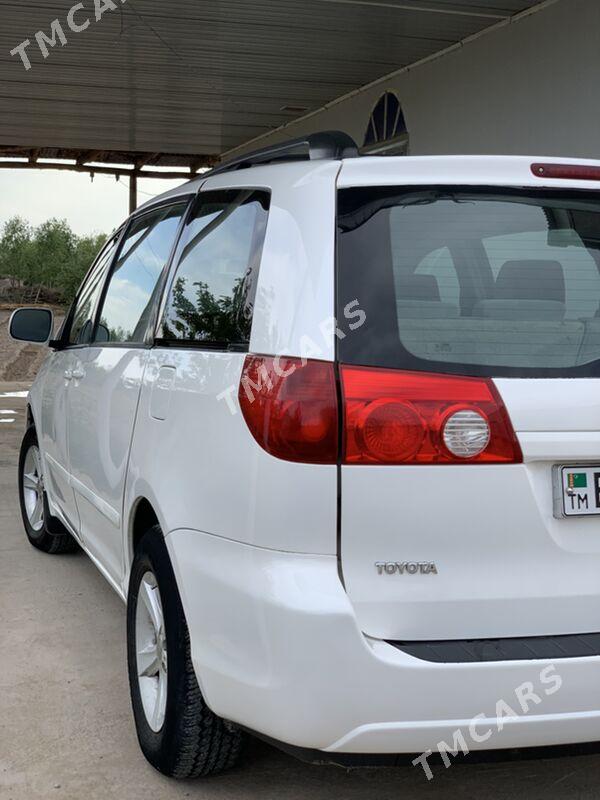 Toyota Sienna 2006 - 170 000 TMT - Кёнеургенч - img 2