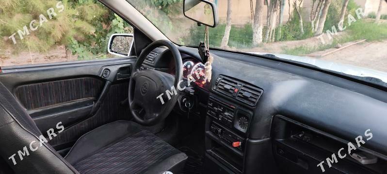 Opel Vectra 1993 - 35 000 TMT - Фарап - img 5