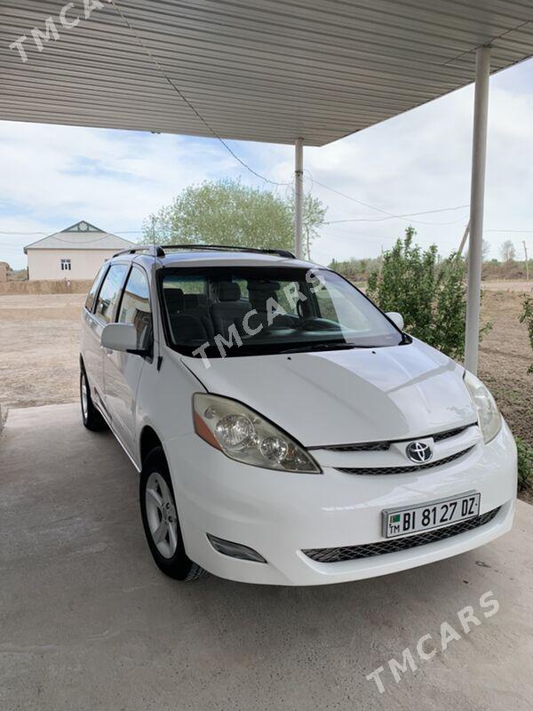 Toyota Sienna 2006 - 170 000 TMT - Кёнеургенч - img 4