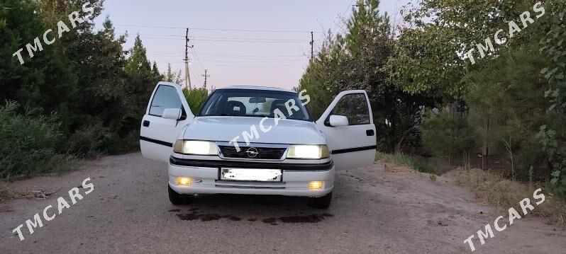 Opel Vectra 1993 - 35 000 TMT - Фарап - img 3