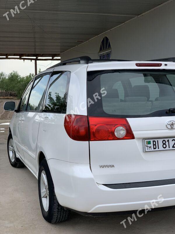 Toyota Sienna 2006 - 170 000 TMT - Кёнеургенч - img 3