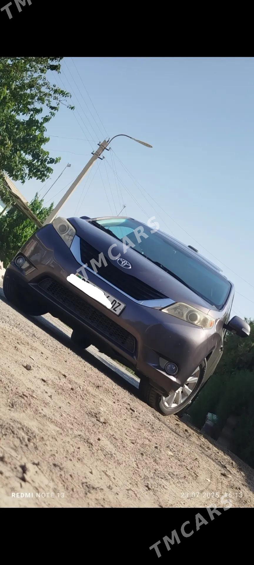 Toyota Sienna 2013 - 274 000 TMT - Daşoguz - img 9