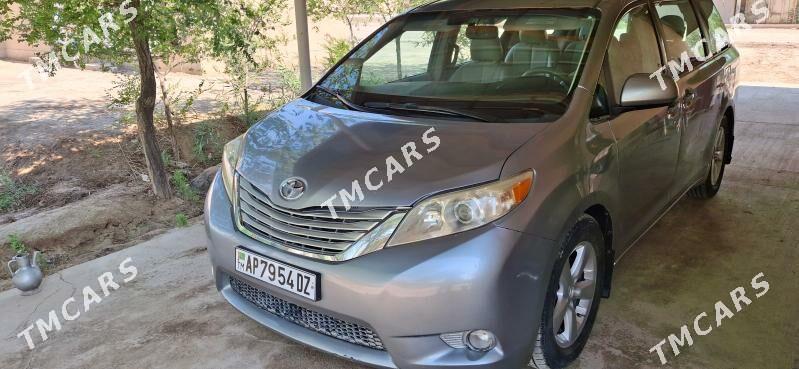 Toyota Sienna 2012 - 270 000 TMT - етр. Туркменбаши - img 5